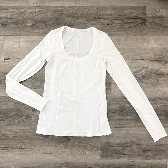 🍋 Lululemon Anahatasana Long Sleeve Tee
in white - Picture 3 of 11